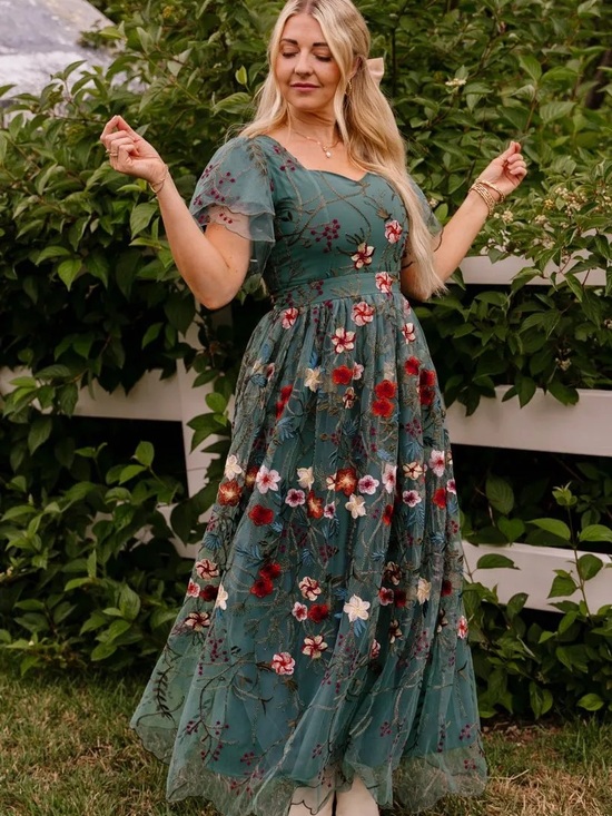 Ivy City Co Dresses & Skirts - Ivy City Co Teal Green Embroidered Floral Midi Dress
